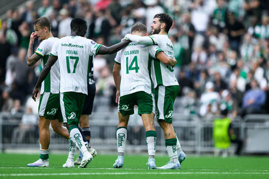 Hammarbys Dennis Collander jublar med lagkamrater