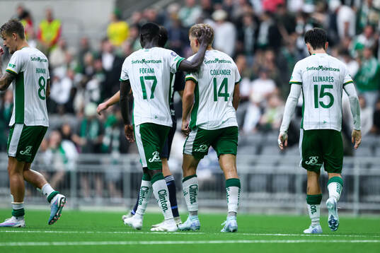 Hammarbys Dennis Collander jublar med lagkamrater
