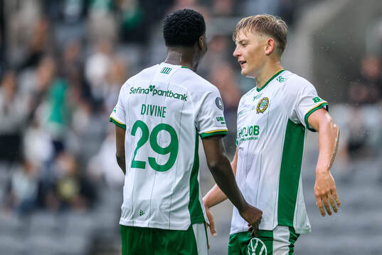 Hammarbys Dennis Collander (h) jublar