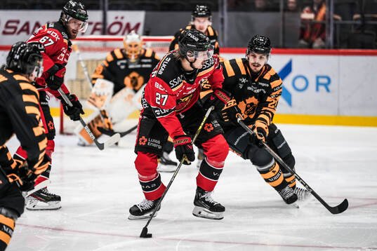 Luleås Oskari Laaksonen och Skellefteås Jonathan Johnson