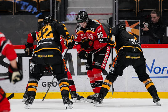 Skellefteås Jonathan Johnson och Luleås Mathias Bromé