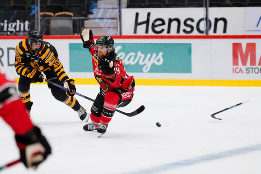 Skellefteås Zeb Lindgren och Luleås Brendan Shinnimin