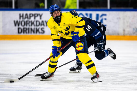 Bläddra bland fler bilder av Ice Hockey, U17, Finnkampen, Sweden - Finland