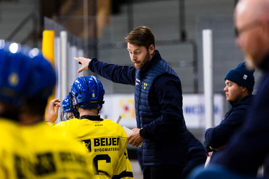 Assistant coach Pontus Lägge of Sweden