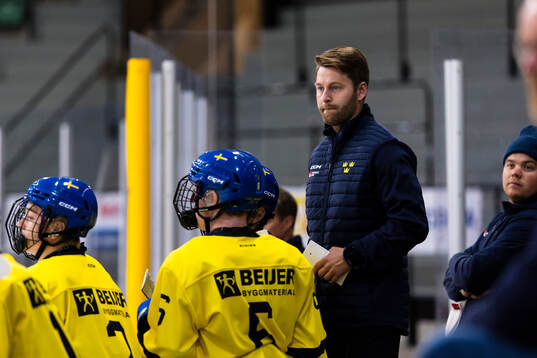 Assistant coach Pontus Lägge of Sweden
