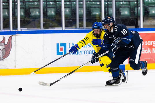 Oscar Holmertz of Sweden and Oliver Torkki of Finland