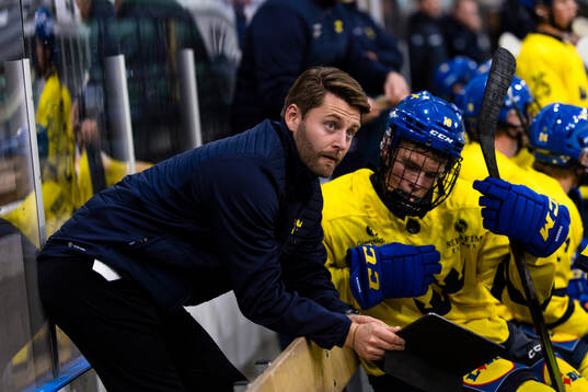 Assistant coach Pontus Lägge of Sweden