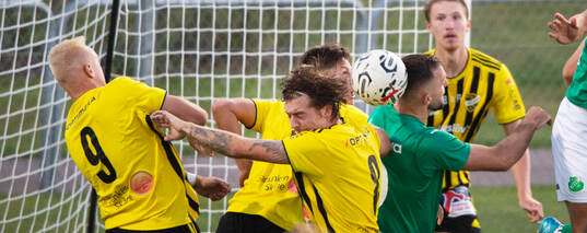 Trångt vid hörna i matchen i division 2 mellan