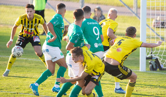 IFK Hässleholms Viktor Ahlgren och Philip Berndt i matchen