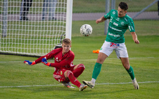 IFK Hässleholms målvakt Alve Lind (född 2006) stämplas