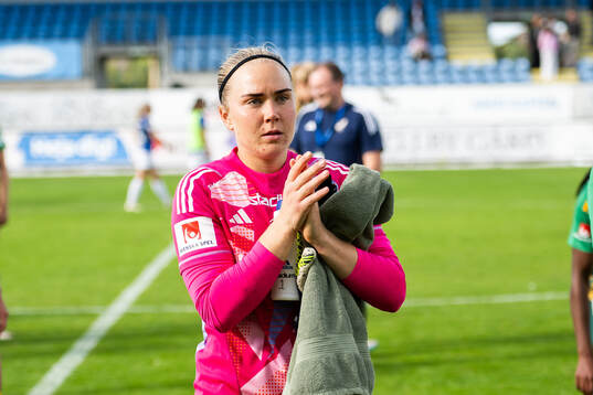 IFK Norrköpings målvakt Sofia Hjern jublar