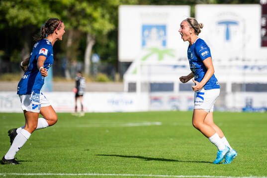 Trelleborgs Viktoria Persson och Thelma Persson Welin jublar