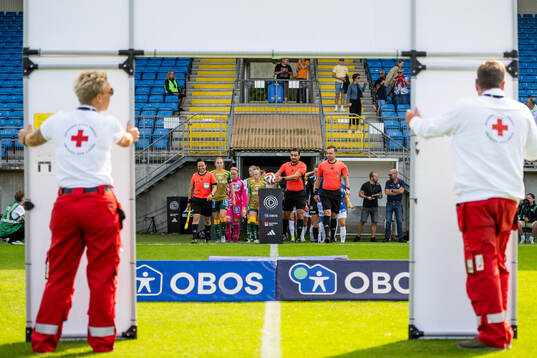 Trelleborgs och IFK Norrköpings spelare gör entré