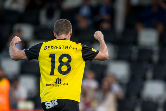 Mjällbys Jacob Bergström jublar