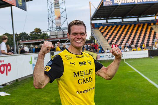 Mjällbys Jacob Bergström jublar