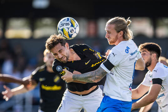 AIKs Benjamin Tiedemann Hansen och Värnamos Hampus