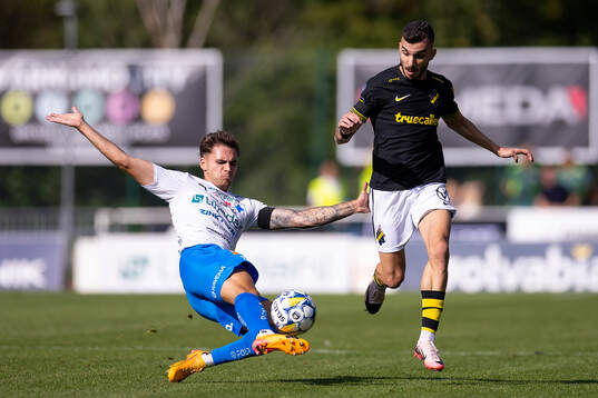 Värnamos Michael Steinwender och AIKs Ioannis Pittas