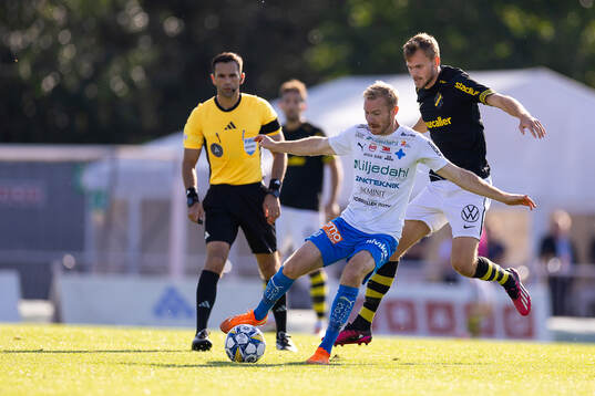 Värnamos Freddy Winsth och AIKs Oscar Uddenäs