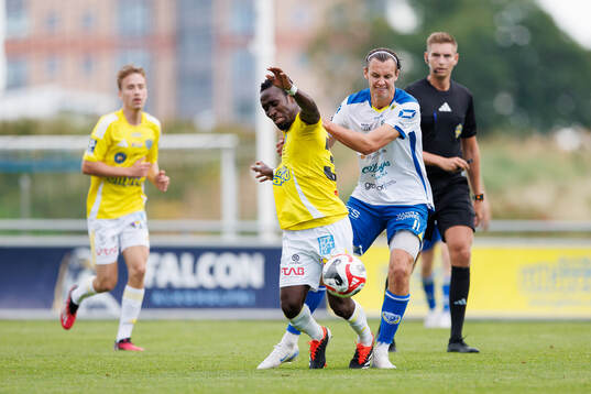 Falkenbergs Wanbe Godwin Aguda och Onsalas Hampus Ekdahl
