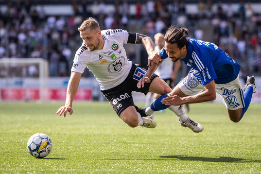 Örebros Erik Andersson och GIF Sundsvalls Monir Jelassi
