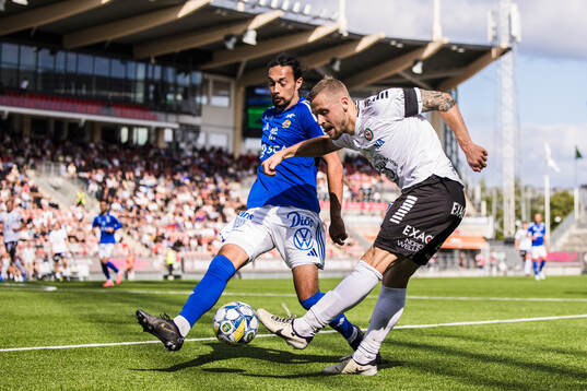 GIF Sundsvalls Monir Jelassi och Örebros Erik Andersson