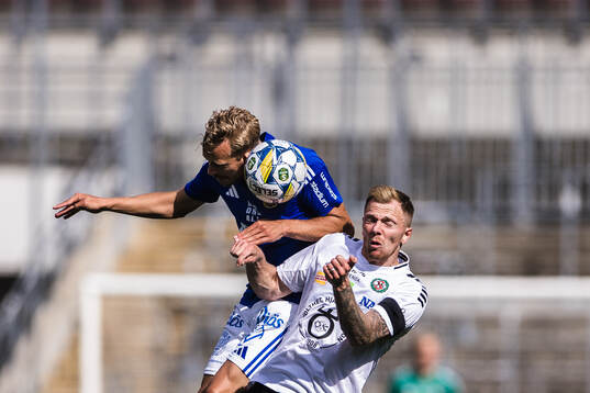 GIF Sundsvalls Pontus Engblom och Örebros Jesper Modig