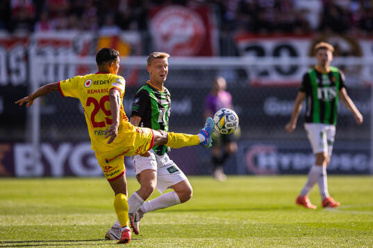 Kalmars Romario Pereira Sipiao och GAIS Joackim Åberg