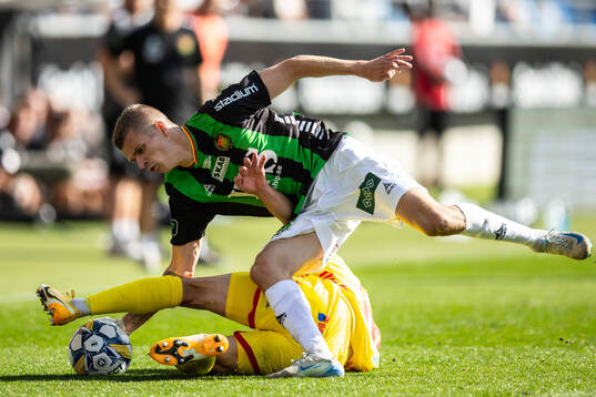 GAIS Lucas Hedlund och Kalmars Simon Skrabb