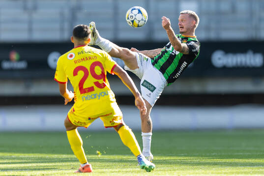 Kalmars Romario Pereira Sipiao och GAIS Jonas Lindberg