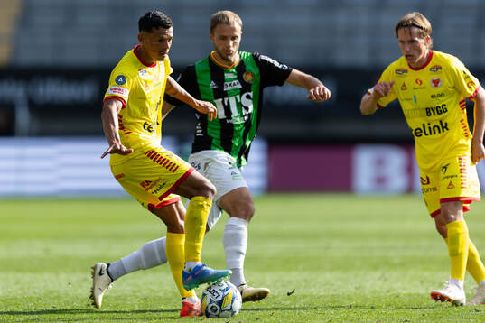 Kalmars Romario Pereira Sipiao och GAIS Gustav Lundgren