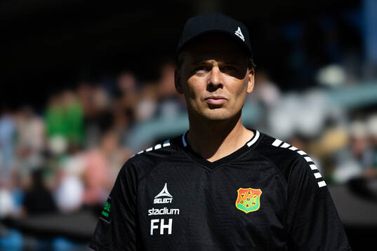 GAIS tränare Fredrik Holmberg innan fotbollsmatchen i