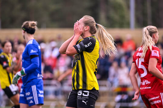 Bläddra bland fler bilder av Fotboll, Damallsvenskan, Piteå - Häcken