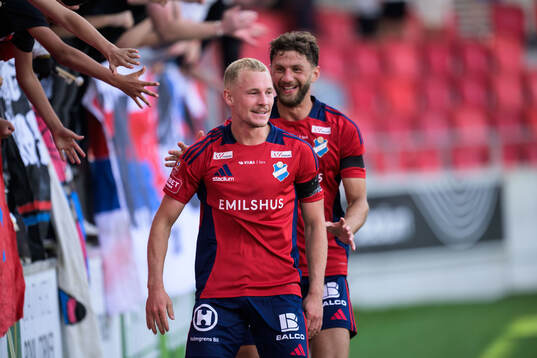 Östers Adam Bergmark Wiberg jublar