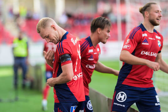 Östers Adam Bergmark Wiberg jublar