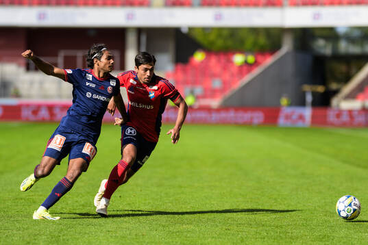 Sandvikens IFs Jonathan Karlsson och Östers Lukas Bergquist