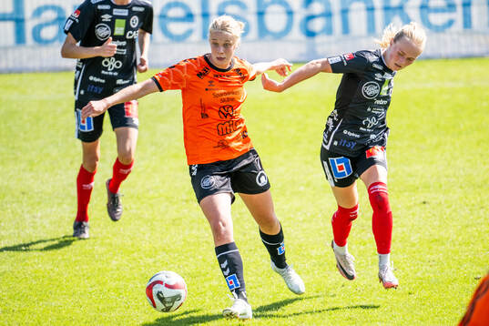 Kristianstads Katla Tryggvadottir och KIF Örebros Minea