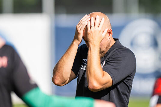KIF Örebros tränare Rickard Johansson deppar