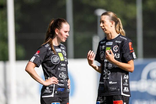 KIF Örebros Katla Maria Thordardottir och Wilma Öhman