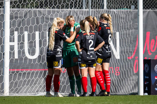 KIF Örebros målvakt Saga Andersson deppar