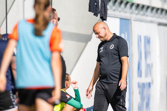 KIF Örebros tränare Rickard Johansson deppar