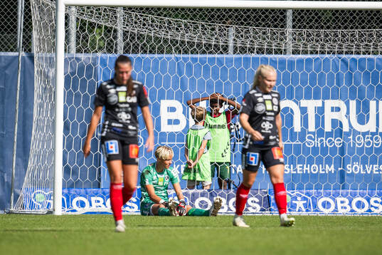 KIF Örebros målvakt Saga Andersson deppar