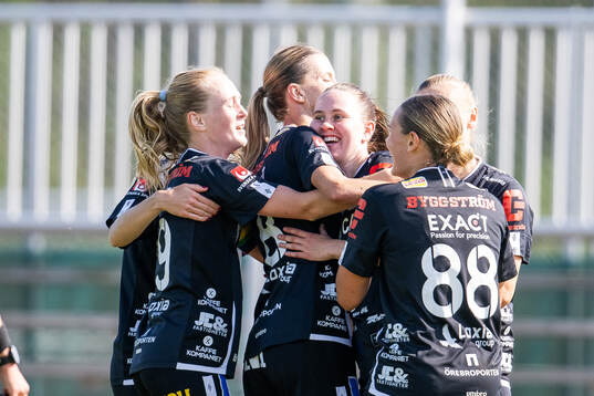 KIF Örebros Katla Maria Thordardottir jublar