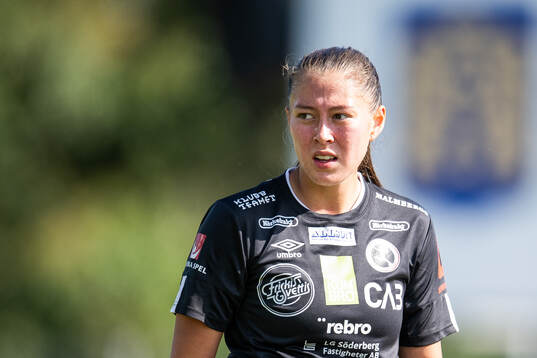 KIF Örebros Áslaug Dora Sigurbjörnsdottir