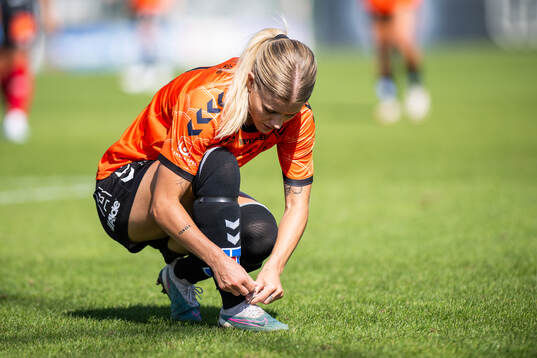 Kristianstads Tilda Persson knyter skor