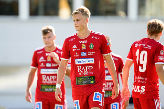 Skövde AIKs Edvin Tellgren deppar