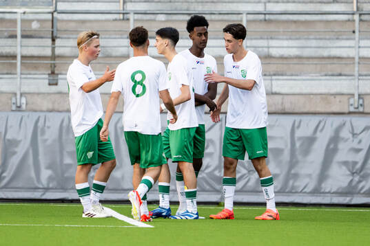 Hammarbys Berkay Gurcan (h) jublar ,ed lagkamraterna
