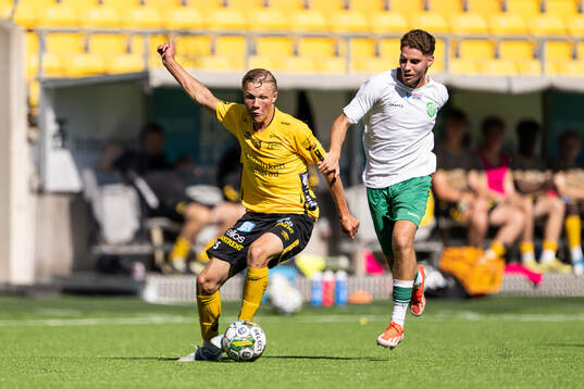Elfsborgs Konrad Folkesson och Hammarbys Berkay Gurcan