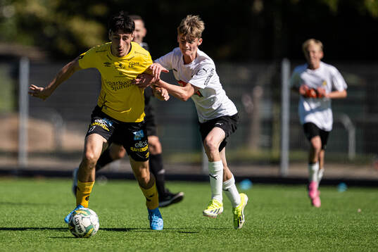 Elfsborgs Lendrit Neziri och BK Häckens Benjamin Samuelsson