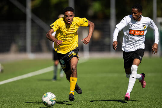 Elfsborgs Cameron Gibbs och BK Häckens Sadiq Abdulle