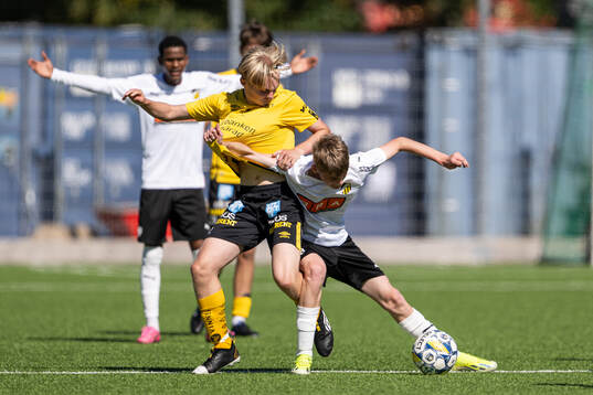 Elfsborgs Arvid Sandberg och BK Häckens Benjamin Samuelsson